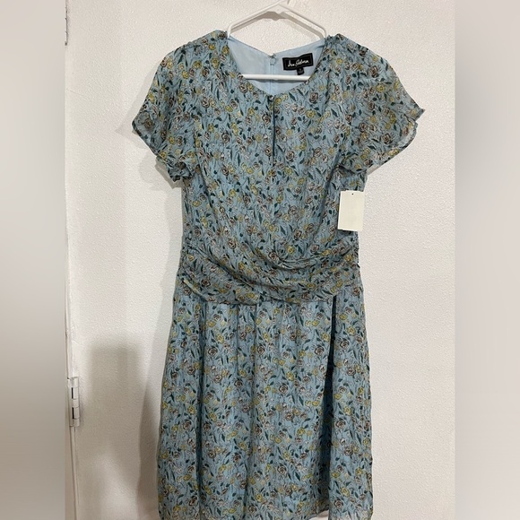 Sam Edelman summer semi wrap front blue vintage floral  top 
NWT size 8 - Picture 1 of 6